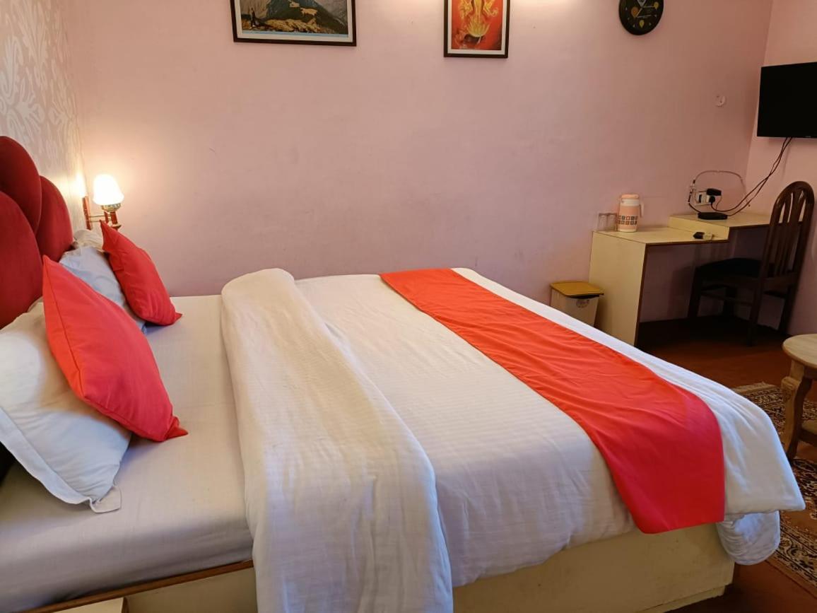 Oakwood Hotels Chail Esterno foto